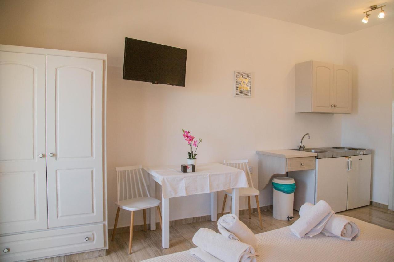 Theodora Rooms Poros Town Buitenkant foto